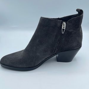 Dolce Vita women’s gray ankle boot women’s size 6.5